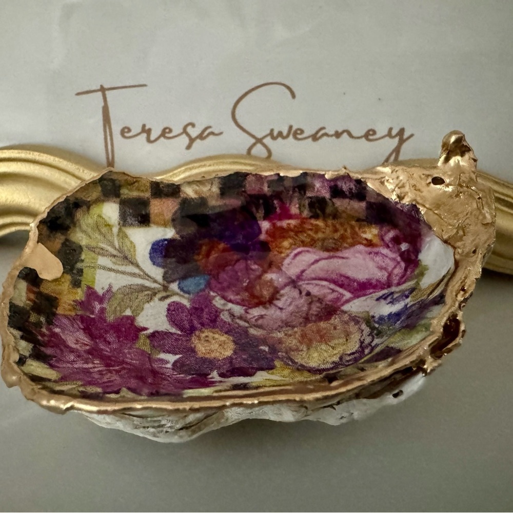 Oyster Shell White Flower Market Decoupage Ring Dish - Picture 3 of 6